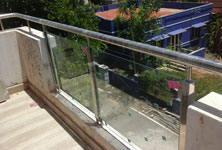 stainless-steel-balcony-with-glass-in-chennai